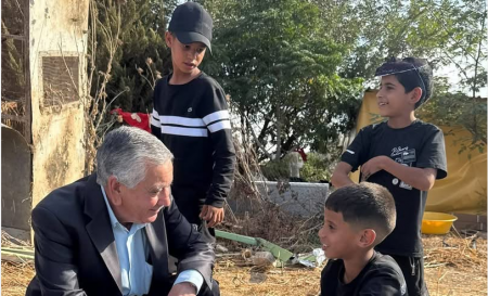 المركز الجماهيري رهط يساند أهالي قرية الضحية ويقدّم الفعاليات التربوية والهدايا لأطفالها